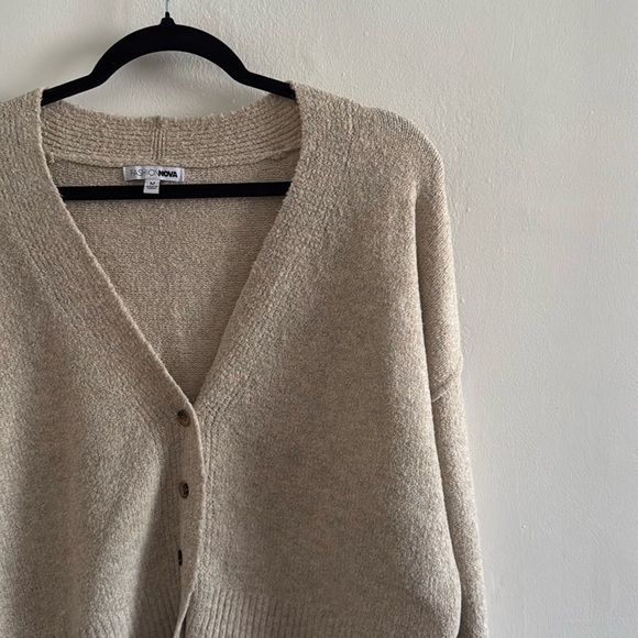 NWOT Drop Shoulder Cropped Buttoned Sweater - Picture 3 of 5